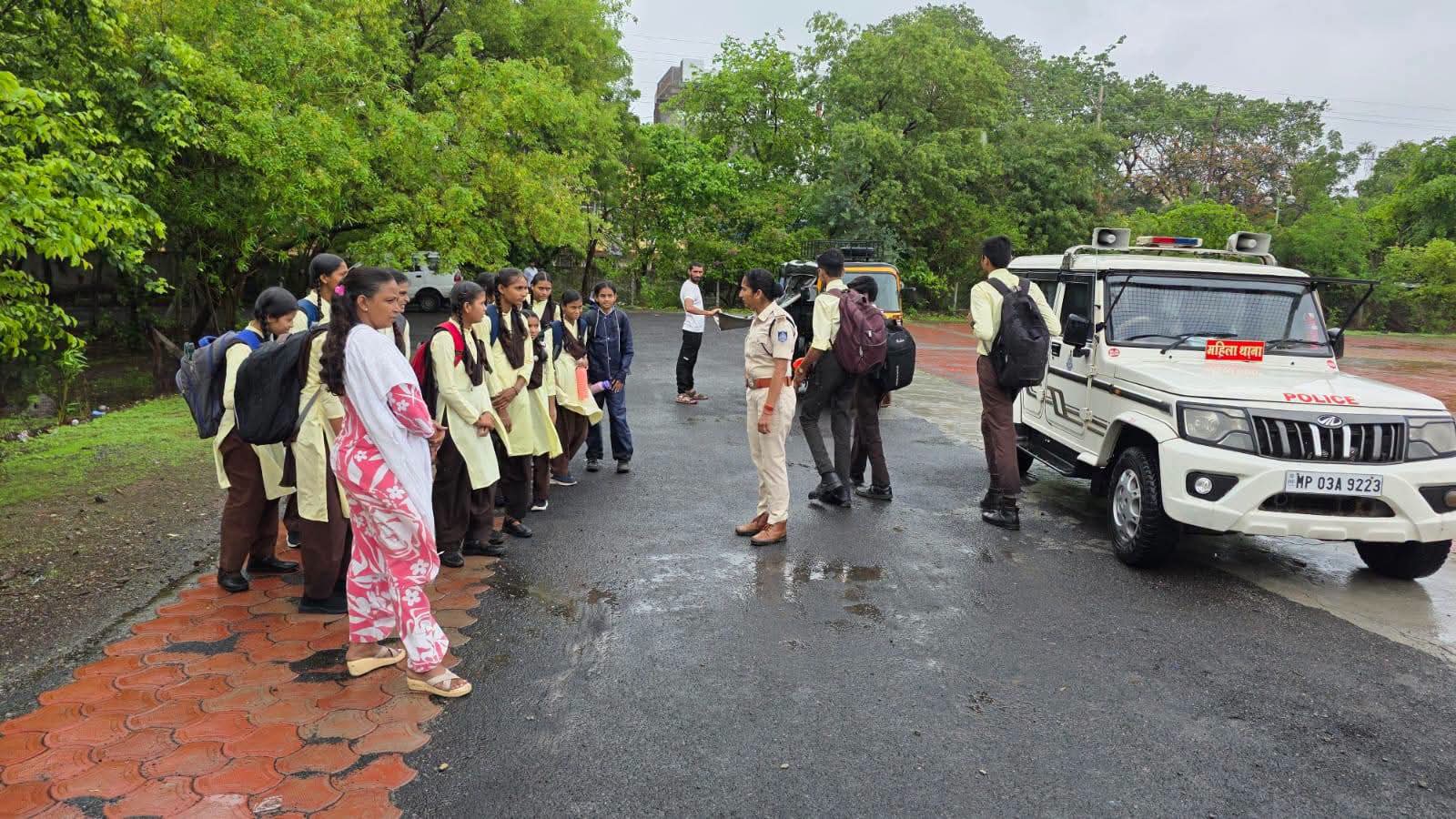 Khandwa Police's 'Nirbhaya Team' Active for the Safety of Women and Girls