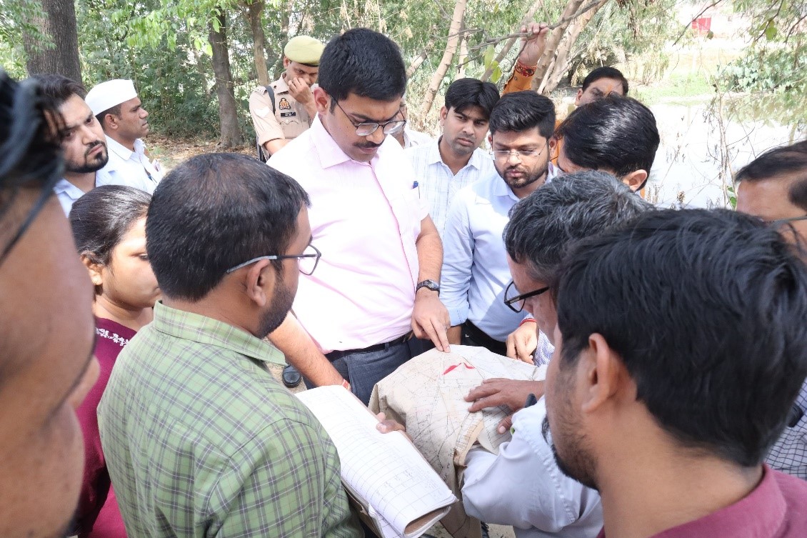 जिलाधिकारी ने किया कैलाशपुर वैटलैण्ड का औचक निरीक्षण