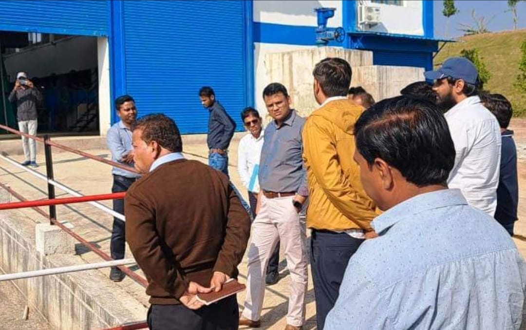 दमोह के कल्याणपुरा पहुँचे कलेक्टर मयंक अग्रवाल