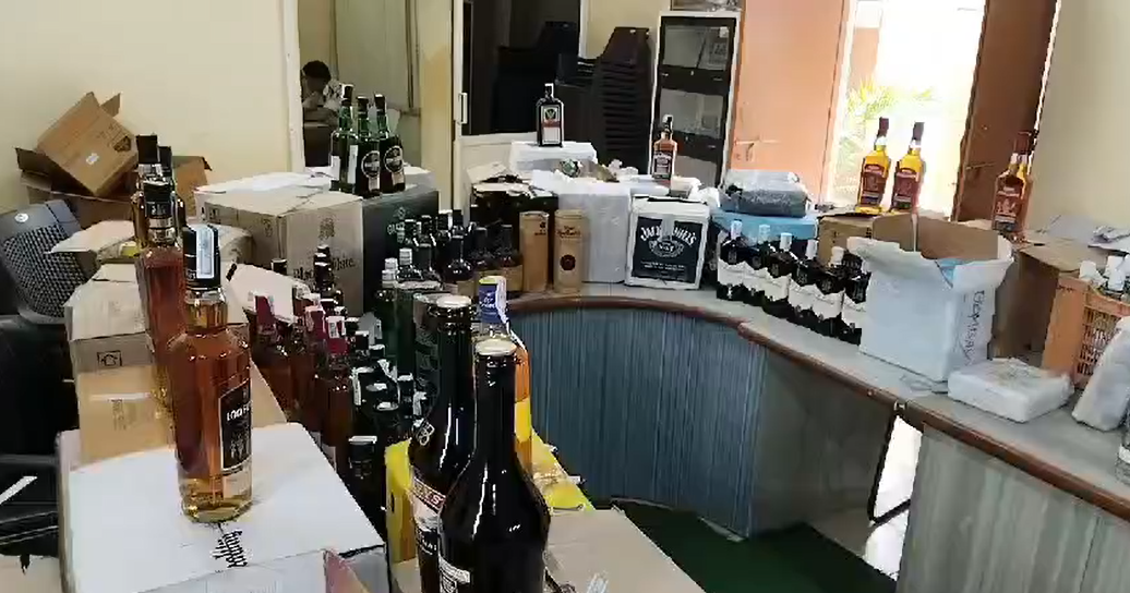 आबकारी विभाग ने 11 लाख की शराब के साथ जिम संचालक को किया गिरफ्तार...