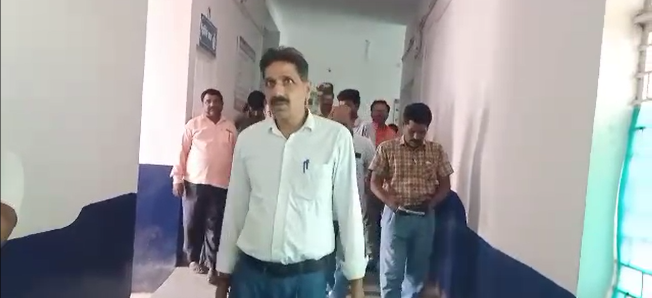 Doctor and nurse staff do not live in Gunaur Community Health Center