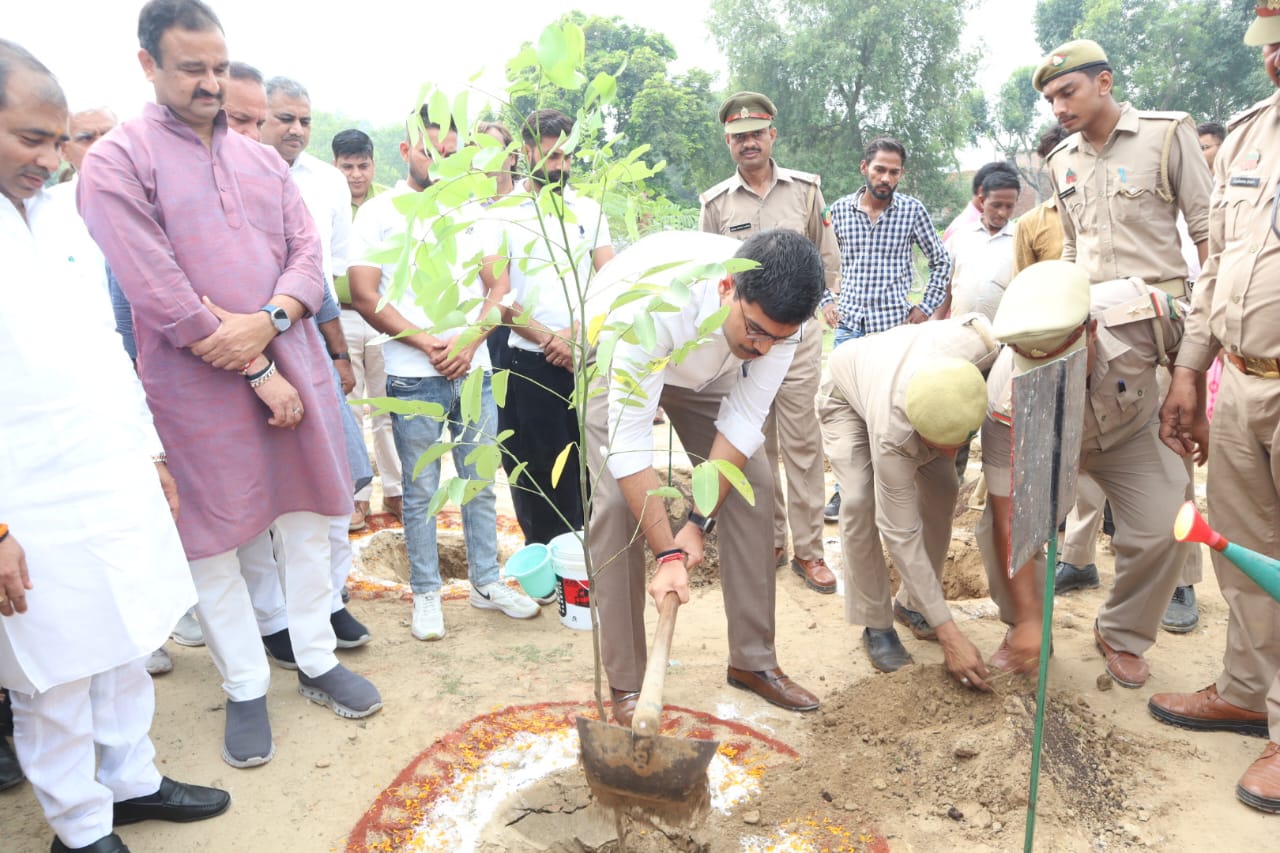 Minister of State inaugurated the massive tree plantation public campaign by planting Harishankari sapling, plantation in the district exceeded the target