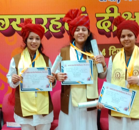 रीवा में अवधेश प्रताप सिंह विश्वविद्यालय  में 47 छात्रों को स्वर्ण पदक से सम्मानित किया गया