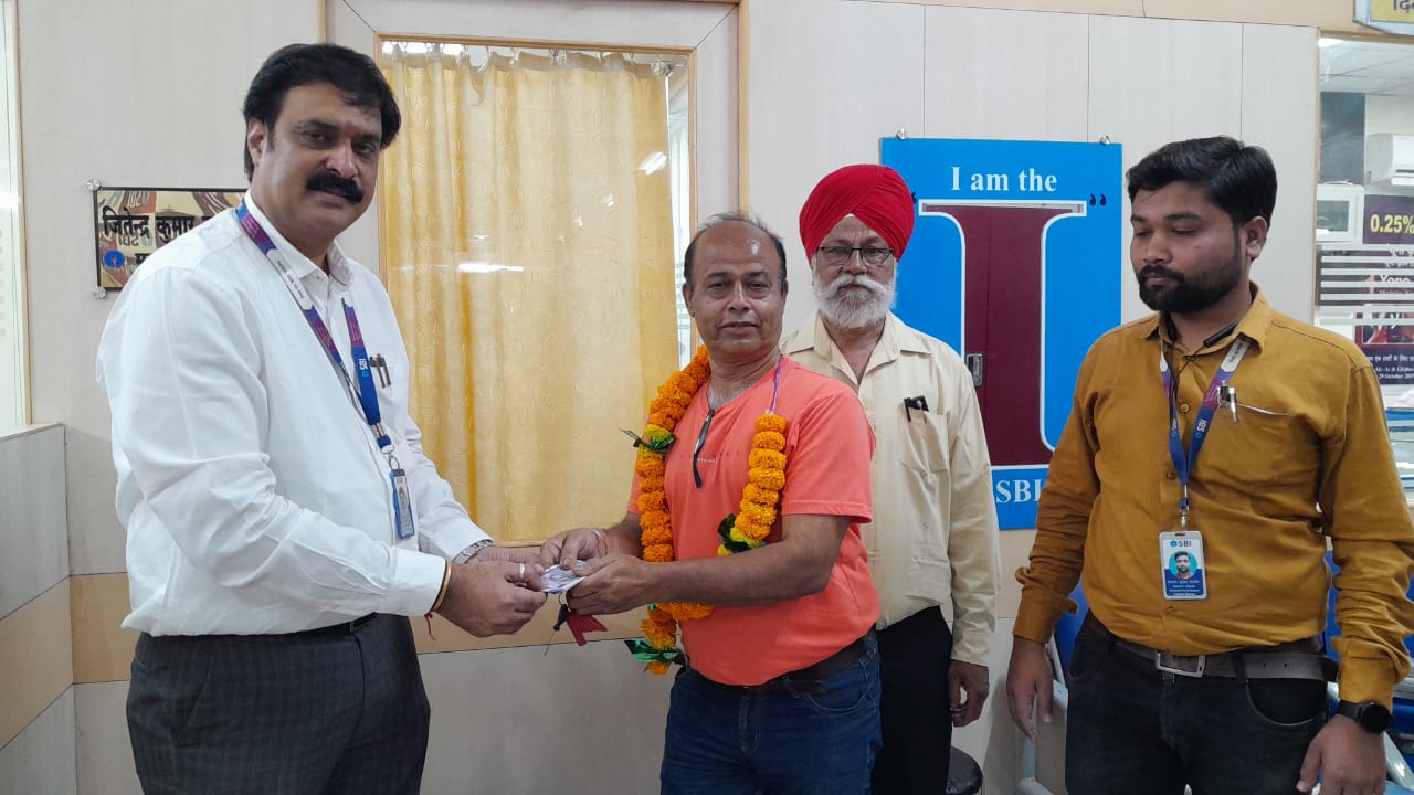 शहडोल जिले के कालरी से रिटायर कर्मचारी ने इमानदारी की मिसाल पेश की