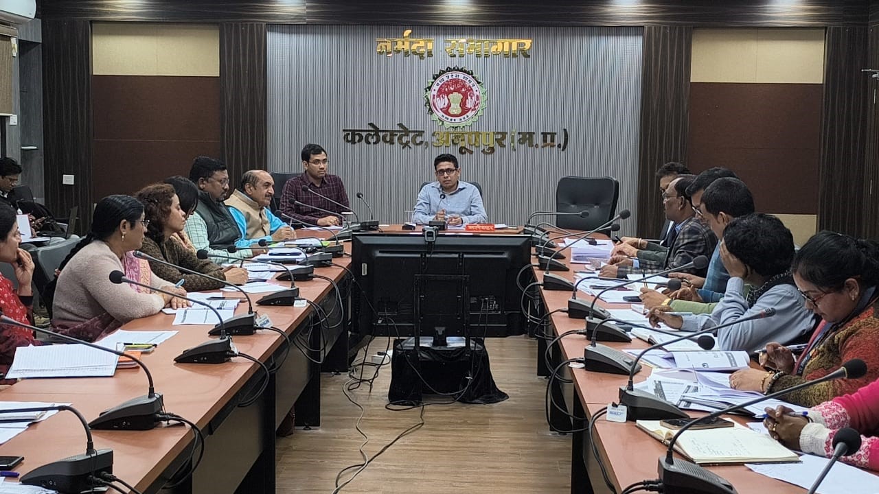 स्वास्थ्य विभाग का मैदानी अमला सक्रिय रूप से योजनाओं, कार्यक्रमों एवं अभियान का करें बेहतर क्रियान्वयन-कलेक्टर