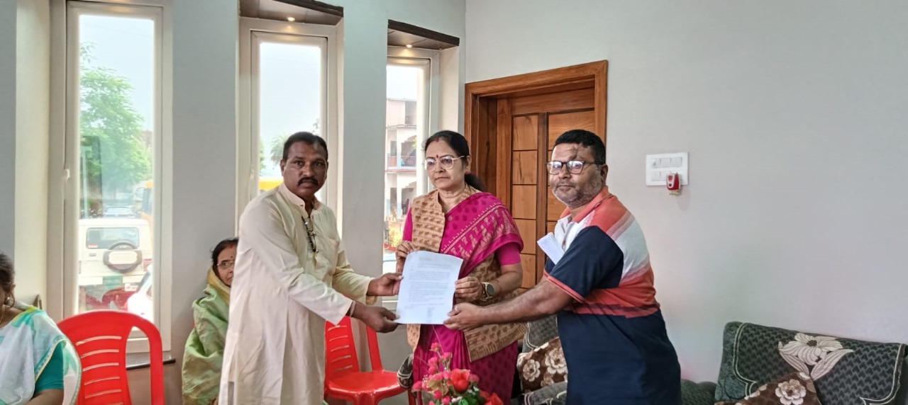 MP Pardhi agrees to provide open gym and toilet