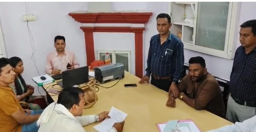 भीकनगांव लोकायुक्त  ने की कार्यवाही