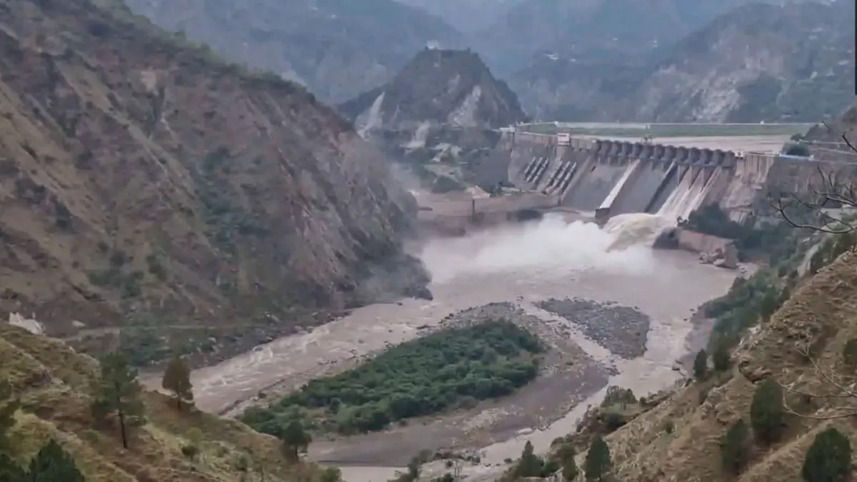 बगलिहार और सलाल डैम के कई गेट खुले