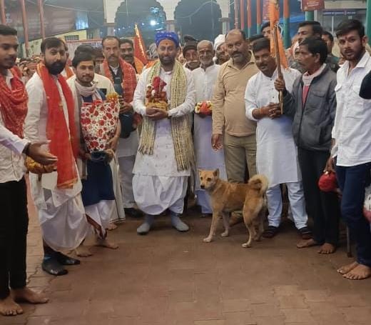 धर्म संकल्प यात्रा मैहर पहुंचकर गुरुजनों सहित शिष्यों ने मां शारदा के दर्शन कर आशीर्वाद प्राप्त किया