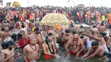 बसंत पंचमी पर्व पर संगम में अमृत स्नान कर धन्य हुए श्रद्धालु 