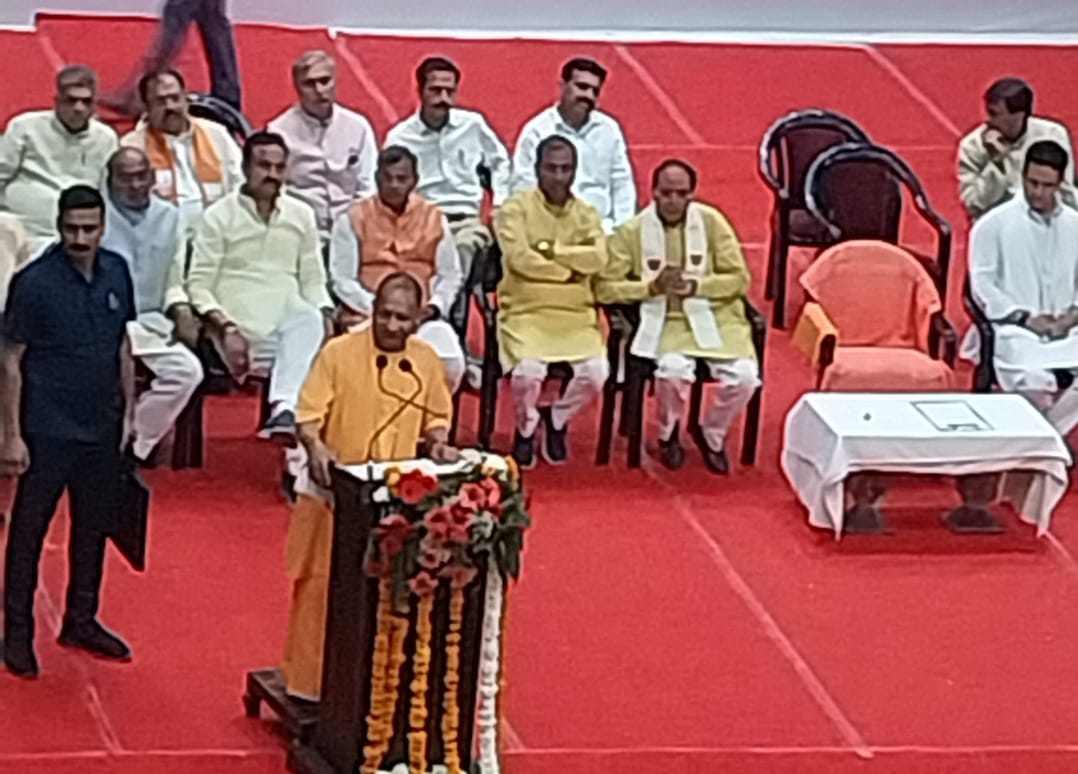मुख्यमंत्री योगी आदित्यनाथ ने प्रबुद्ध मतदाताओं से अपने मत का सही इस्तेमाल करने का आह्वान किया