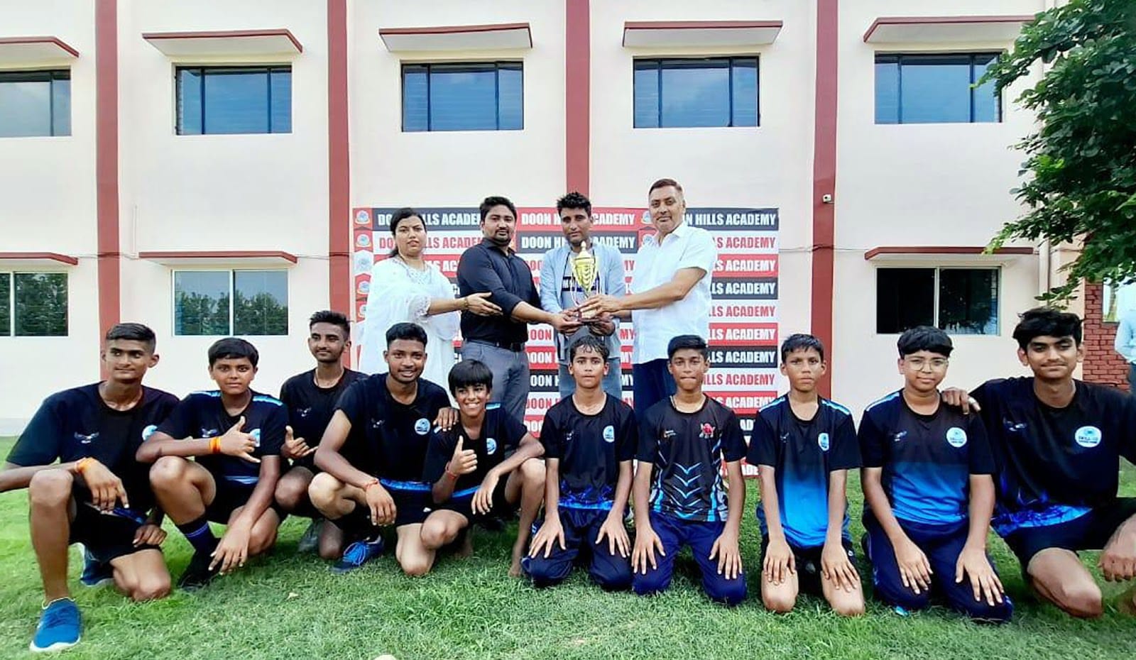 दून हिल्स एकेडमी स्कूल में वालीबाल टूर्नामेंट हुआ आयोजित