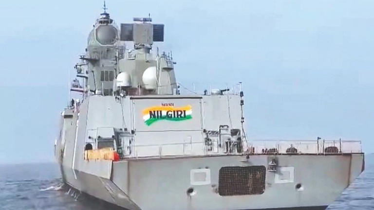 पीएम मोदी कल देश को समर्पित करेंगे तीन युद्धपोत