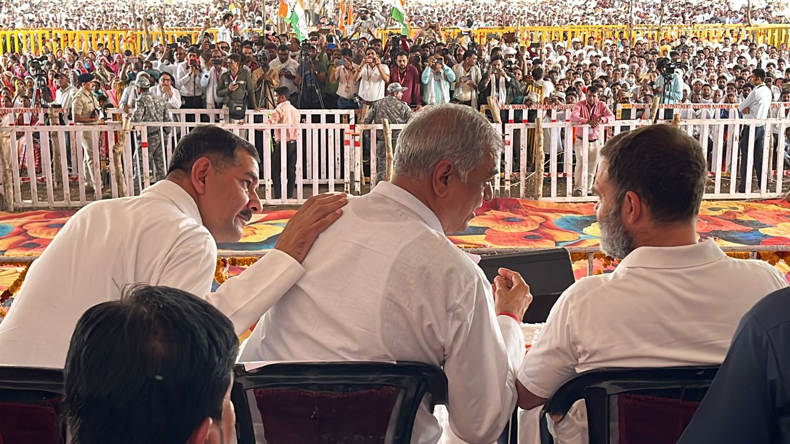 खरगोन में राहुल गांधी ने जनसभा को करा संबोधित