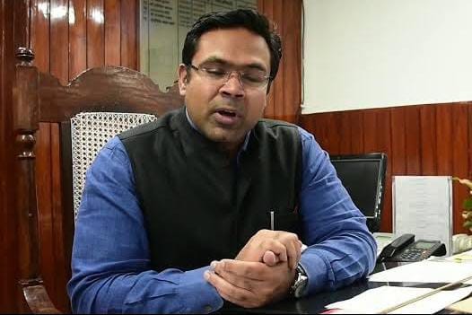 Correct the undisputed errors and omissions in the determination of the share of the plots of the account holders and co-account holders in the Khatauni