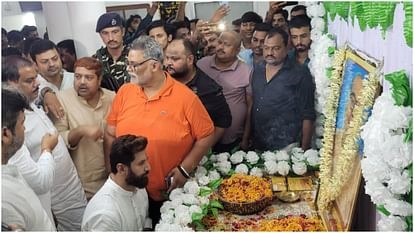 केंद्रीय मंत्री चिराग पासवान सांसद के पिता को दी श्रद्धांजलि