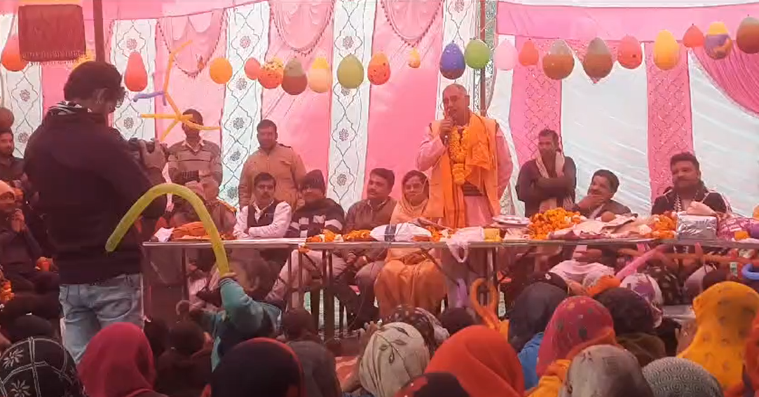 Farewell ceremony of secondary school teacher Hakam Singh organized in Kot of Panna