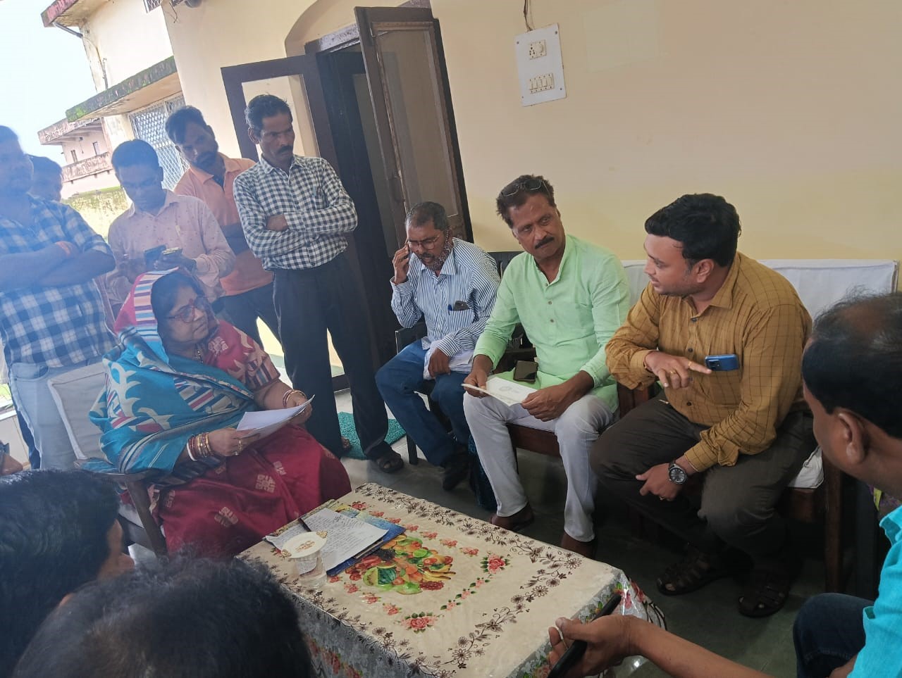 बालाघाट विधायक ने लालबर्रा में लगाया जनता दरबार,समस्या सुनकर दिये कार्यवाही हेतु निर्देश