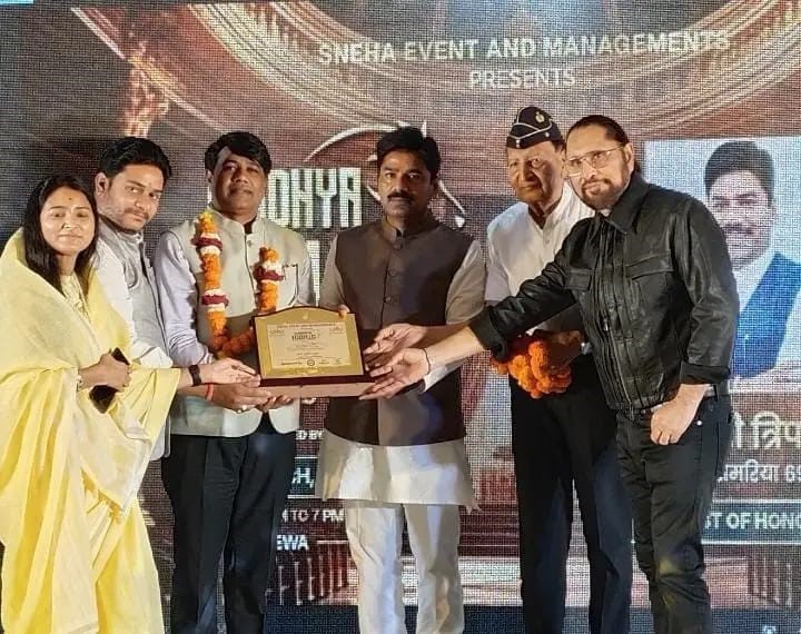 रीवा में विंध्य आइकॉनिक बिज़नेस अवॉर्ड 2025 में गुलाब शुक्ला हुए सम्मानित