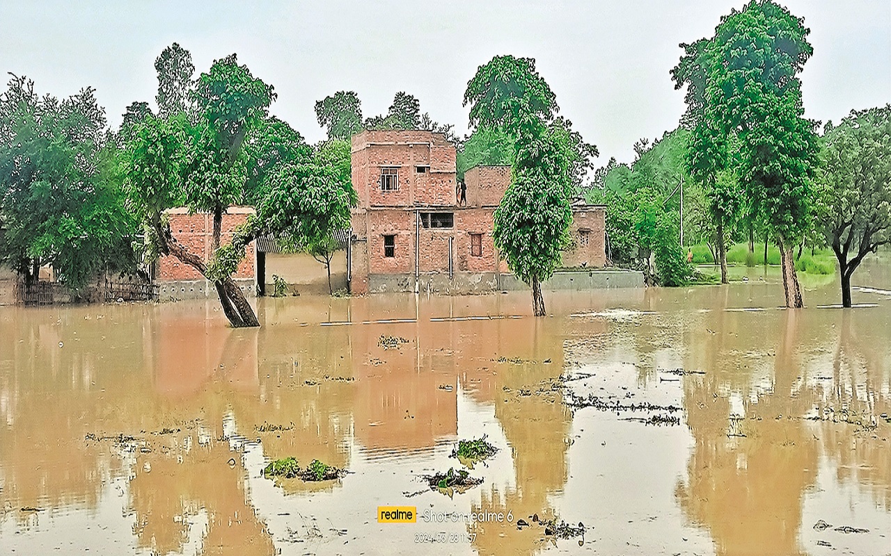 Flood wreaks havoc in Sitamarhi