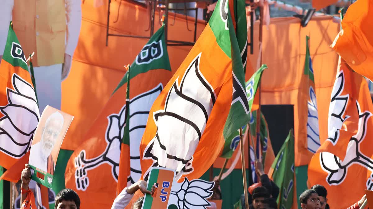 वोटिंग से ठीक पहले BJP का बड़ा एक्शन