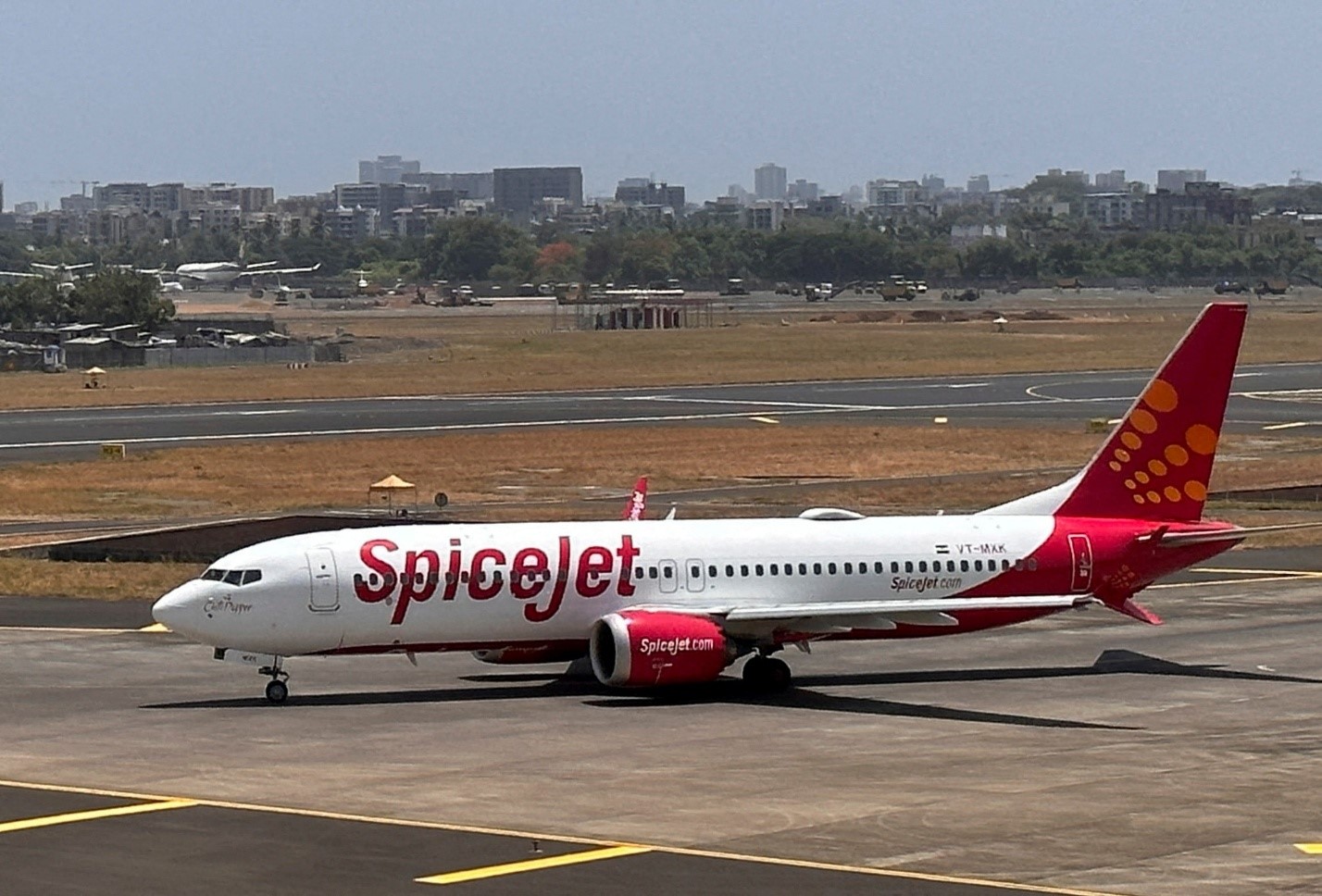 After waiting for 9 hours, SpiceJet flight from Darbhanga to Delhi cancelled