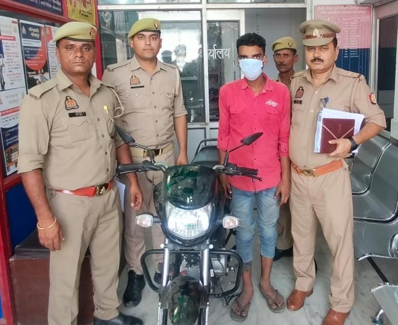पुलिस टीम ने चैकिंग के दौरान एक शातिर वाहन चोर गिरफ्तार