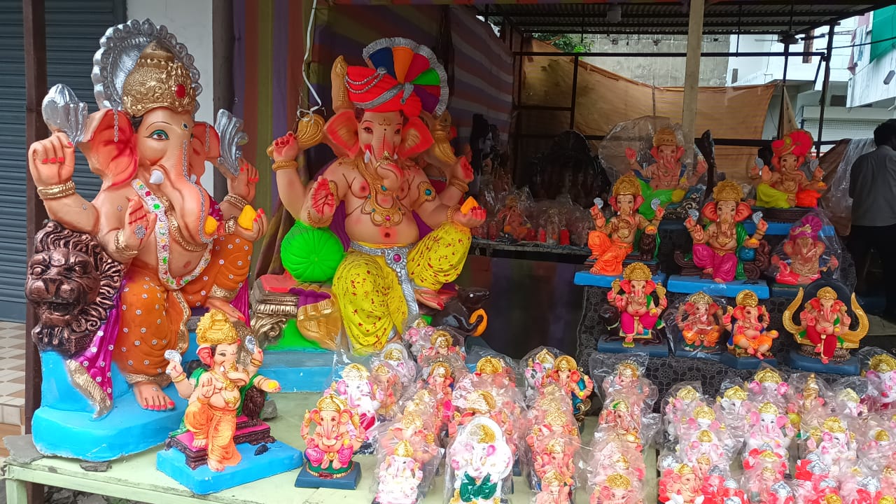 घर और चौराहों पर आज विराजेंगे विघ्नहर्ता