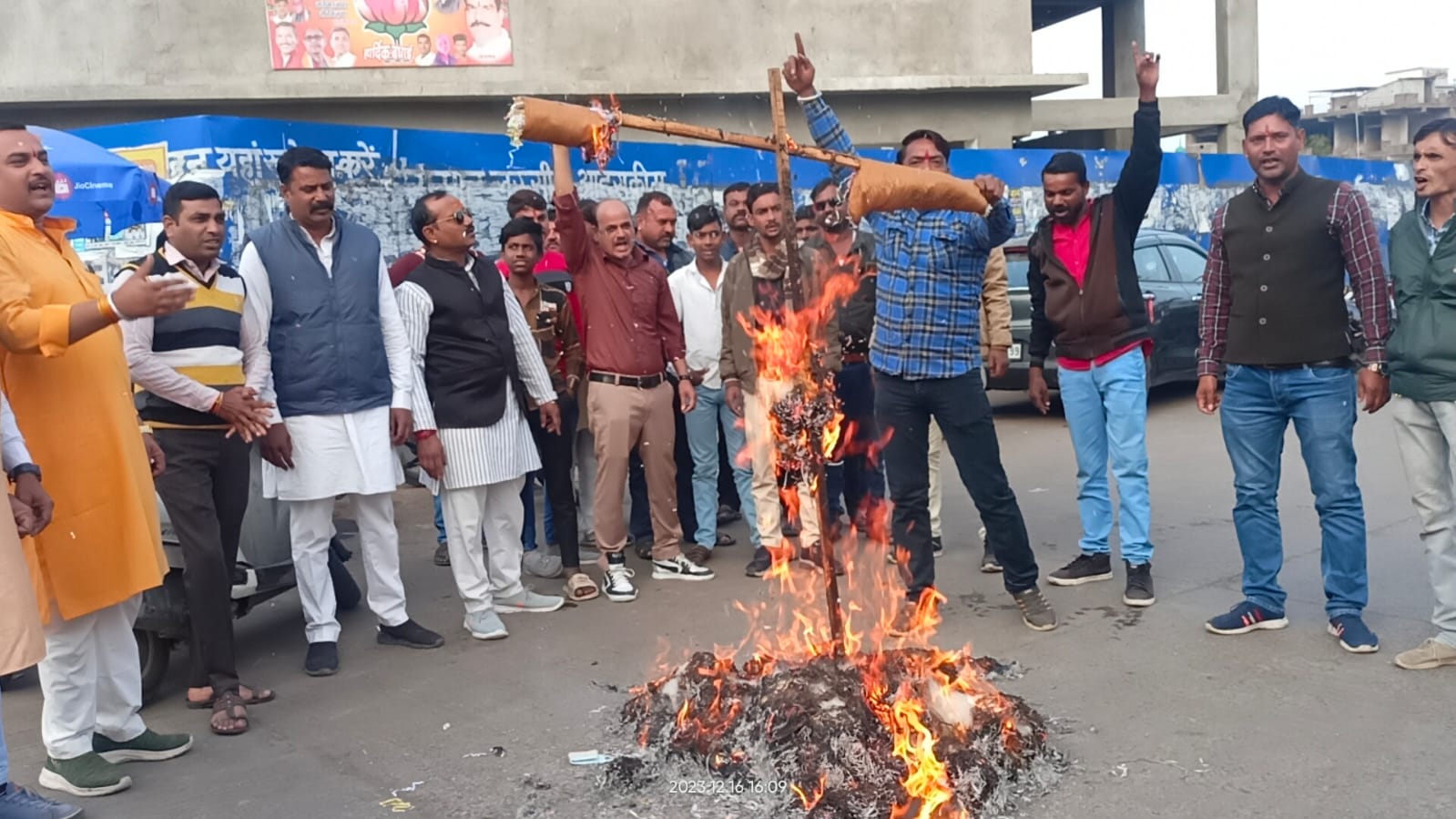 हुई विवादित खनिज अधिकारी पर कार्रवाई