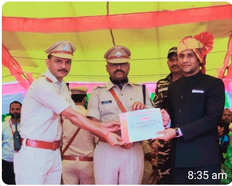 उत्कृष्ट कार्य के लिए लालबर्रा थाना प्रभारी हेमंत नायक हुए सम्मानित