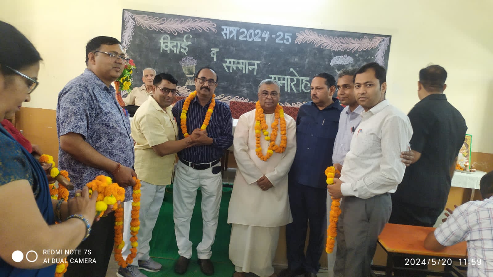 श्री राम कृष्ण योगाश्रम इंटर कॉलेज देवबंद के सेवानिवृत हुए वरिष्ठ अध्यापक अरुणकान्ति चक्रवर्ती एवं राजेंद्र चौहान की सेवानिवृत्ति पर विदाई/सम्मान समारोह हुआ आयोजित