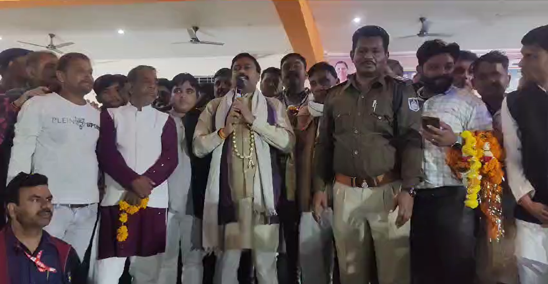 Minister of State (Independent Charge) Dharmendra Lodhi reached Jabera in Damoh
