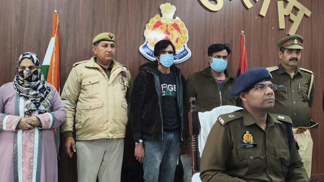 पुलिस ने अवैध स्मैक की तस्करी में एक महिला अभियुक्ता सहित कुल तीन नशा तस्कर अभियुक्तों को किया गिरफ्तार