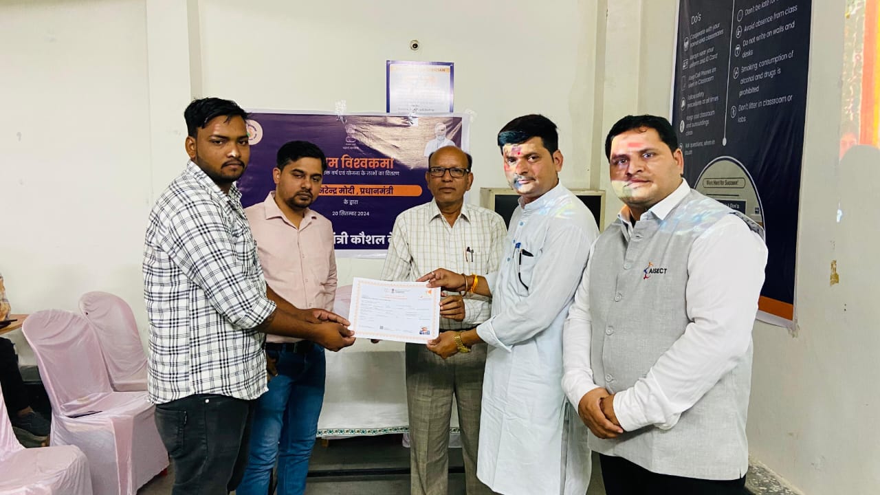 पीएम विश्वकर्मा योजना के हितग्राहियों को प्रमाण पत्रों का वितरण किया