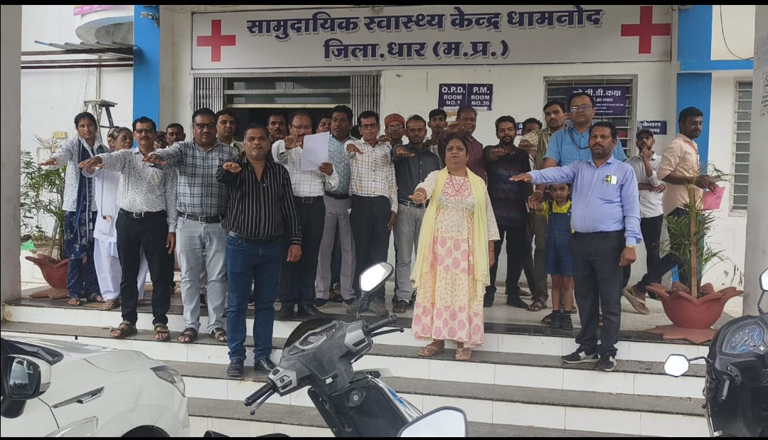 A drug de-addiction campaign was organized at the Dhamnod Community Health Center