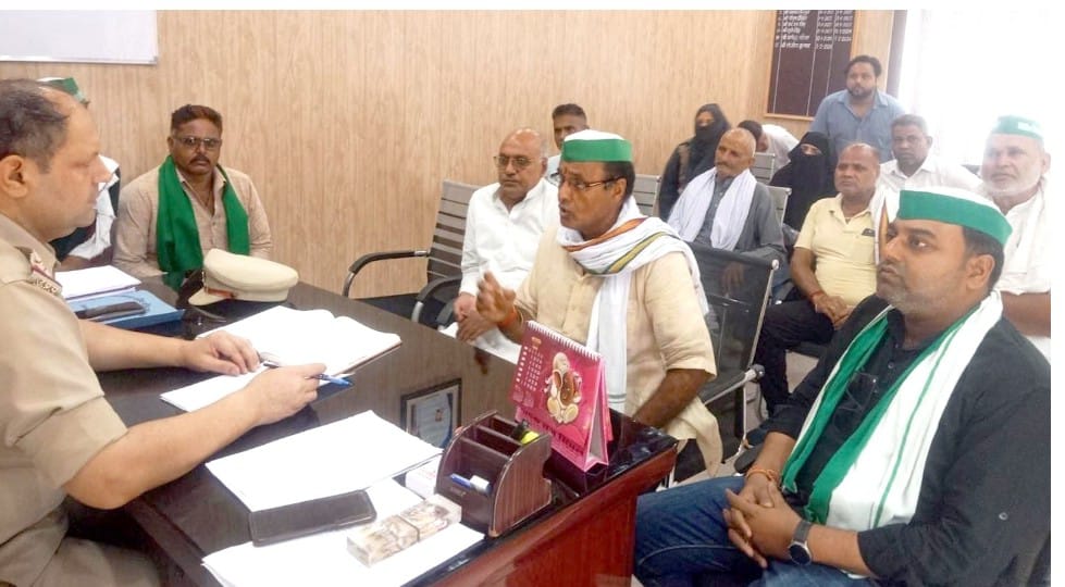 किसानों ने देवबंद इंस्पेक्टर से क्षेत्र में नलकूपों पर हो रही चोरी की घटनाओं पर अंकुश लगाने के लिए ठोस कदम उठाए जाने की मांग की