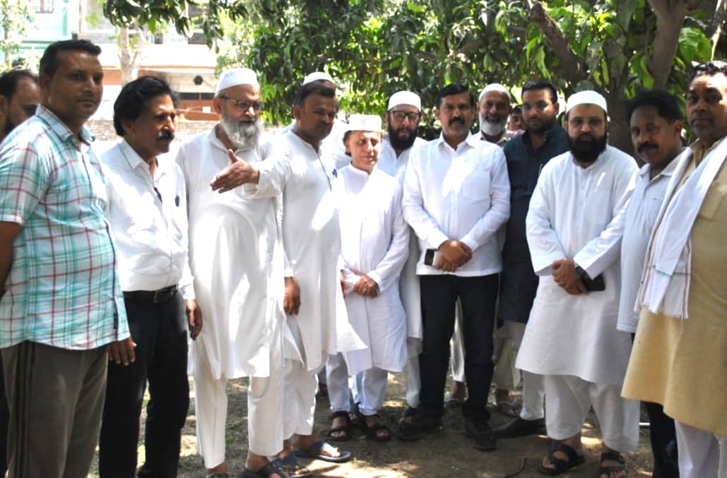 ईद-उल-अज़हा की नमाज को लेकर देवबंद पालिकाध्यक्ष ने सभासदों और ईदगाह वक्फ कमेटी के पदाधिकारियों के साथ किया ईदगाह का निरीक्षण 