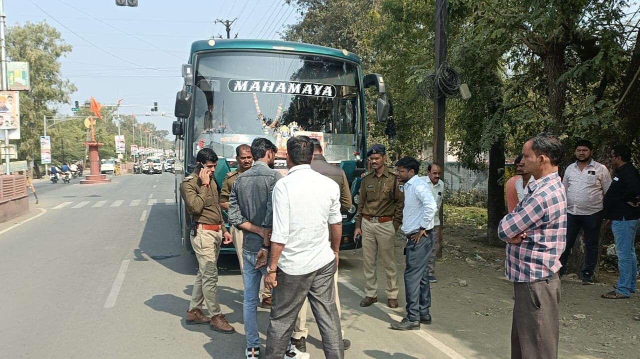 प्रेशर हॉर्न बजाने वाले वाहनों पर शिकंजा कसने सड़क पर उतरे अधिकारी