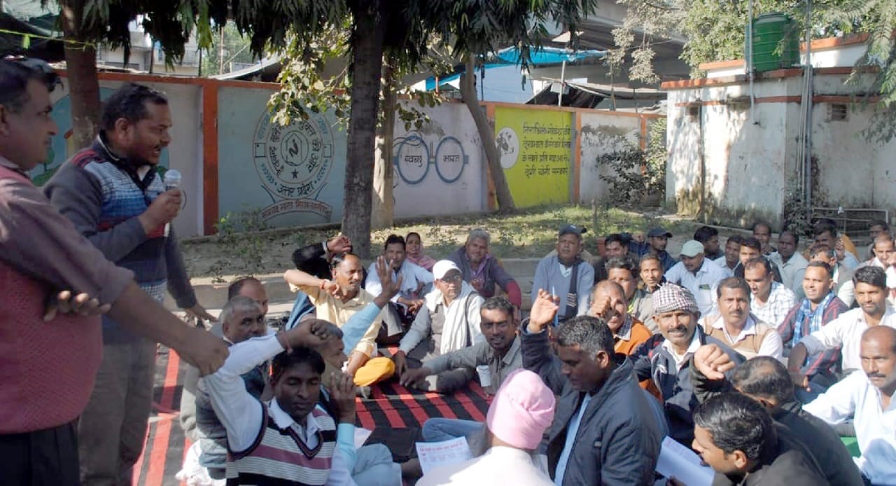 सफाई कर्मचारियों ने किया डीएम के आदेशों का विरोध, मुख्यमंत्र...