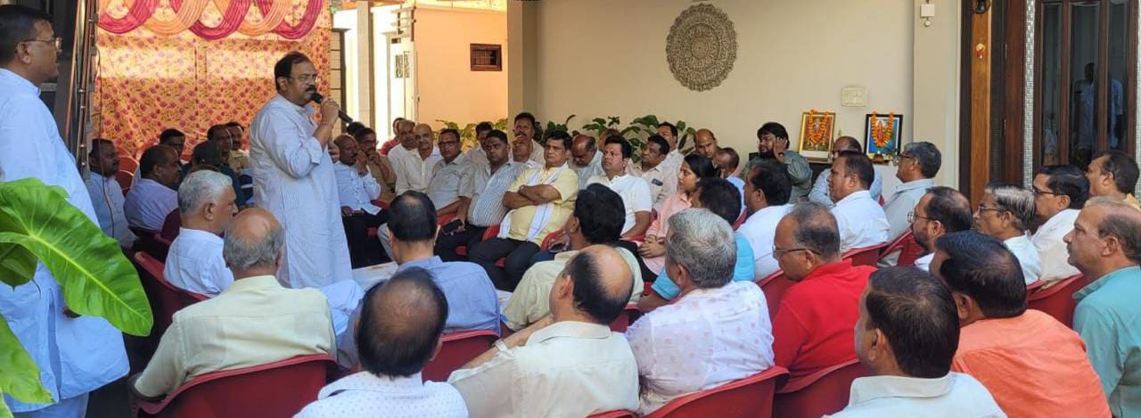 वैश्य समाज के स्वाभिमान को बरकरार रखने हेतु सभी को मिलकर चिंतन करना होगा