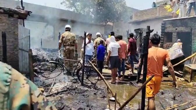 शॉर्ट सर्किट के चलते दो जगहों पर लगी आग