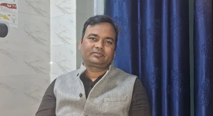 The research paper of retina surgeon Dr. Vinod Kumar Singh of Prayag was accepted by the American Academy of Theology in California.