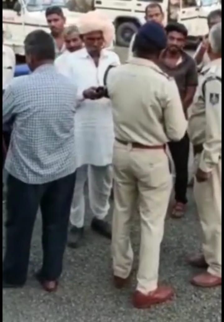 बाईक पर आए बदमाश और छीन ले गए 3 लाख से भरा बैग