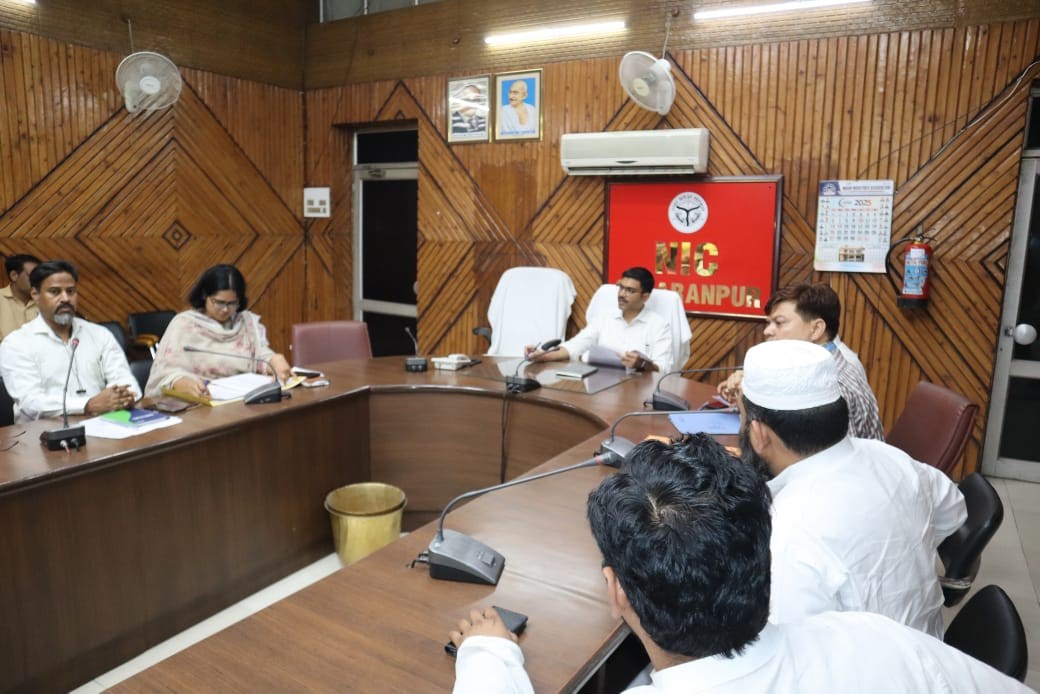 जिलाधिकारी ने की स्वास्थ्य रक्षा के दृष्टिगत टीकाकरण अभियान की समीक्षा