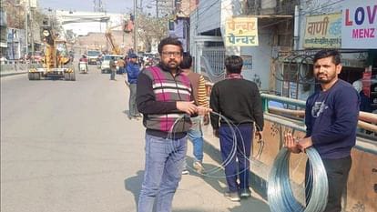 सहारनपुर में पुलों पर चीनी मांझे से हो रहे हादसों को रोकने के लिए नगर निगम ने पुलों पर तार बांधने का काम शुरू किया