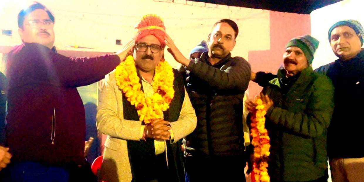 नवनियुक्त मंडलाध्यक्ष अरुण गुप्ता का पुष्प माला व पगड़ी पहनाकर किया गया भव्य स्वागत