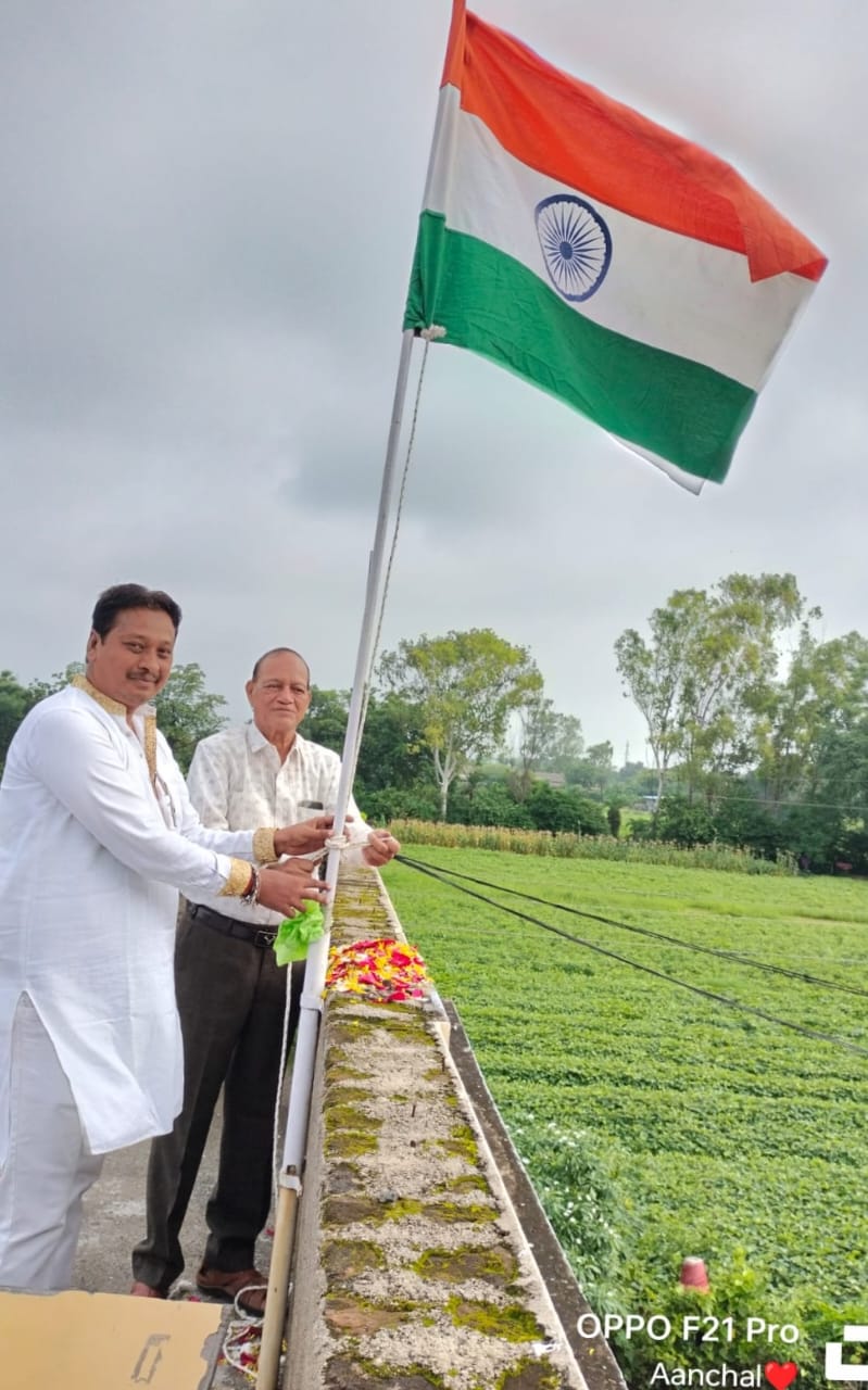 पायोनियर पब्लिक स्कूल में ध्वजारोहण कर सांस्कृतिक कार्यक्रमों का हुआ आयोजन