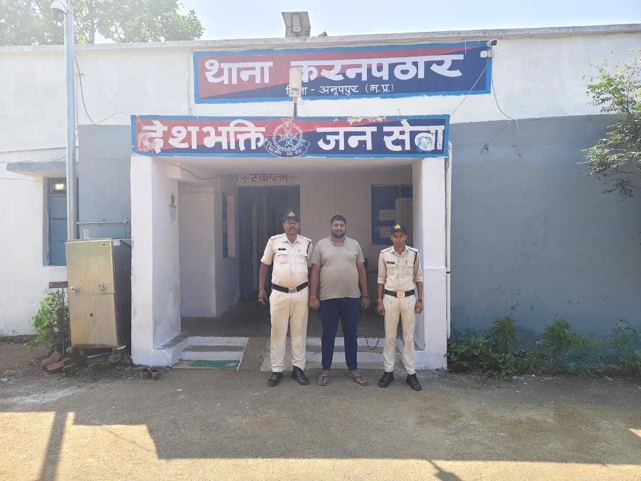 वरिष्ठ अधिकारियों के निर्देशन में स्थाई वारंट तामील