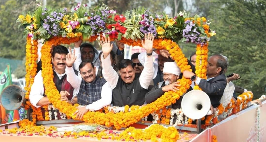 मुख्यमंत्री डॉ. मोहन यादव की सागर में डेढ़ किलोमीटर जन आभार यात्रा में जगह-जगह किया गया बुंदेली परंपरा से भव्य स्वागत