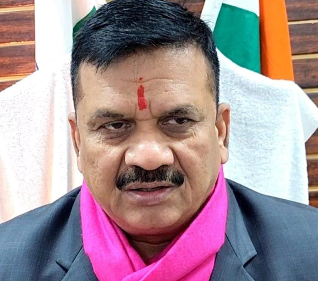 जिला निर्वाचन अधिकारी डॉ0 दिनेश चंद्र ने जनपद के सभी मतदाताओं से 19 अप्रैल को होने वाले लोकसभा चुनाव में मतदान शपथ लेकर अधिक से अधिक मतदान करने की अपील की